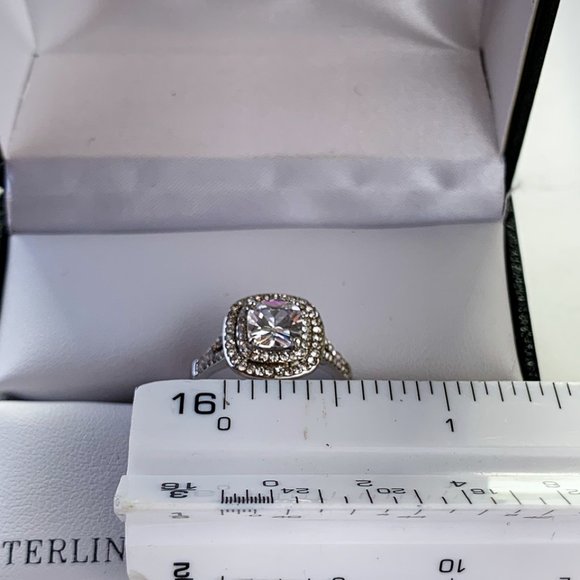 Size 7 cubic zirconia diamond ring - Picture 6 of 6